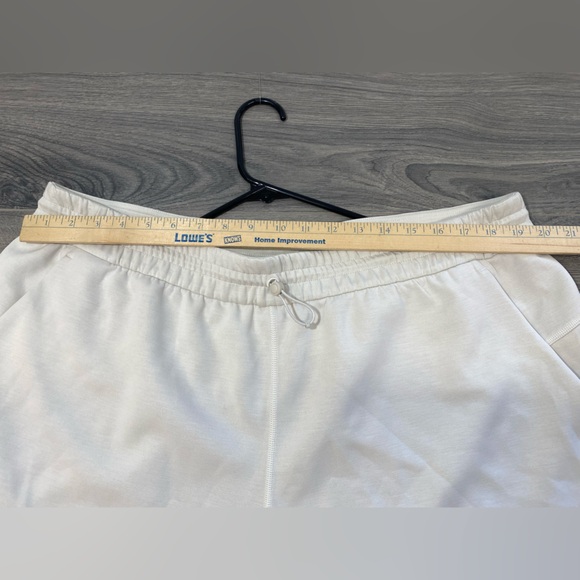 Lululemon Softstreme Shorts White/Bone Size 18  Women’s - Picture 4 of 8